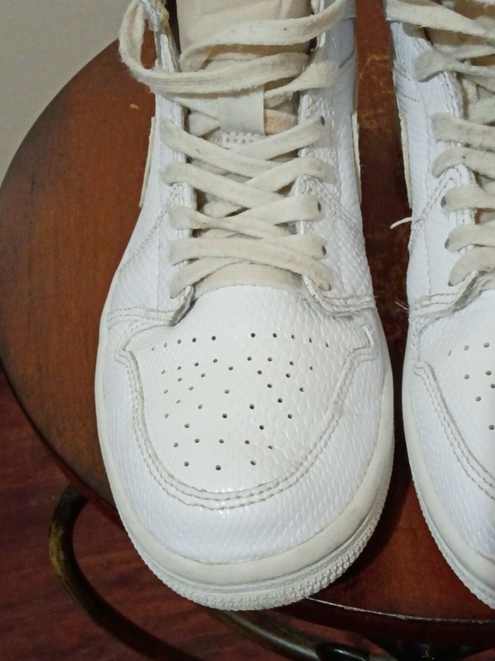 Nike Air Jordan 1 Mid Womens Size 7 White Snakeskin Texture Sneakers BQ6472-110 - Picture 6 of 13